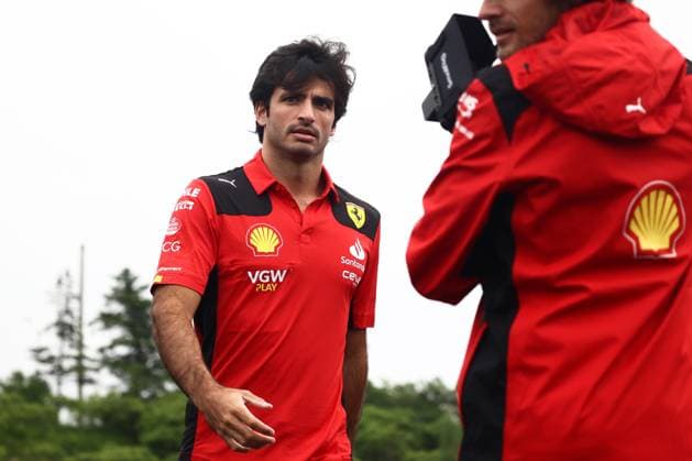 F1 Grand Prix Of Canada Practice Carlos Sainz of Ferrari arrives before practice ahead of the Formula 1 Grand Prix of Canada at Circuit Gilles Villeneuve in Montreal, Canada on June 16, 2023. Montreal Canada  Copyright: xJakubxPorzyckix originalFilename:porzycki-f1grandp230616_npbZx.jpg