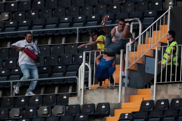 Sport Themen der Woche KW24 Sport Bilder des Tages Colombia v Irak - FIFA Friendly Match Fight between fans of Colombia in the stands of the Mestalla stadium during friendly match between the senior teams of Colombia and Iraq at the Mestalla stadium. In Valencia, on June 16, 2023. Valencia Spain  Copyright: xJosexMiguelxFernandezx originalFilename:fernandezdevelascosanz-colombia230616_npoTM.jpg