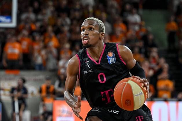 16 06 2023, ratiopharm Arena, Germany, Neu Ulm, ratiopharm ulm vs Telekom Baskets Bonn Basketball Bundesliga Playoffs Final Game 4, TJ Shorts II Telekom Baskets Bonn in action, on the ball, individual action Photo H Langer, H Langer ratiopharm Arena Neu Ulm Germany 541_ ULMVBON20230616_117 Langer-541