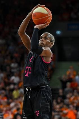 16 06 2023, ratiopharm Arena, Germany, Neu Ulm, ratiopharm ulm vs Telekom Baskets Bonn Basketball Bundesliga Playoffs Final Game 4, TJ Shorts II Telekom Baskets Bonn in action, on the ball, individual action Photo H Langer, H Langer ratiopharm Arena Neu Ulm Germany 541_ ULMVBON20230616_119 Langer-541