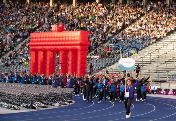 Bilder des Jahres 2023, Sport 06 Juni Sport Themen der Woche KW24 Sport Bilder des Tages Special Olympics 2023 (Tag 1), Eröffnungsfeier im Berliner Olympiastadion, im Bild: Einlauf Griechenland, 17.06. 2023, *** Special Olympics 2023 Day 1 , Opening Ceremony at Berlin Olympic Stadium, pictured running in Greece, 17 06 2023, Copyright: xSebastianxRäppold MatthiasxKochx