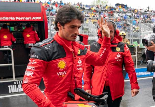 June 17, 2023, Montreal, PQ, Canada: Ferrari driver Carlos Sainz of Spain, heads back to his garage after crashing during the third practice session at the Canadian Grand Prix Saturday, June 17, 2023 in Montreal. Carlos Sainz  - ZUMAc35_ 20230617_zaf_c35_084 Copyright: xPaulxChiassonx