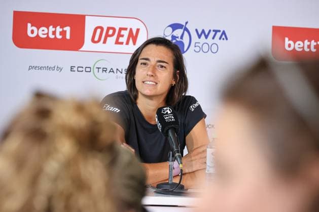 Press conference Carolina GARCIA, next to journalists and children from Kids Fan Fest of LTTC Rot Weiß, bett1open presented by ecotrans Group, Berlin, LTTC Rot Weiß Berlin, 18 06 2023, Copyright: xClaudioxGärtnerx