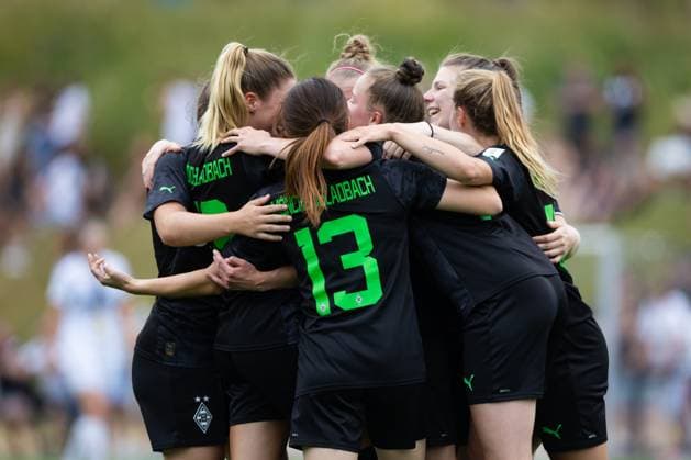 Sarah Schmitz Borussia Moenchengladbach celebrates the goal to 0 2 with Mizuho Kato Borussia Moenchengladbach and other teammates, SV Elversberg vs Borussia Moenchengladbach, football, women, promotion relegation, season 2022 2023, 18 06 2023 SV Elversberg vs Borussia Moenchengladbach, football, women, promotion relegation, season 2022 2023, 18 06 2023 Copyright: xEibner-Pressefoto AlexanderxNeisx EP_ANS