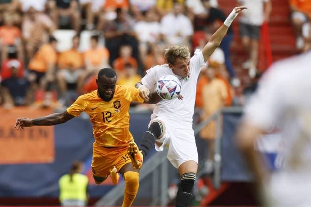 ENSCHEDE - (lr) Lutsharel Geertruida of Holland, Mateo Retegui of Italy during the UEFA Nations League match for third place between the Netherlands and Italy at stadium De Grolsveste on June 18, 2023 in Enschede, Netherlands. ANP KOEN VAN WEEL UEFA Nations League 2022 23 Third-place match 2023 2024 xVIxANPxSportx xxANPxIVx 471905768 originalFilename: 471905768.jpg