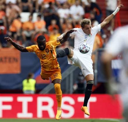 ENSCHEDE - (lr) Lutsharel Geertruida of Holland, Mateo Retegui of Italy during the UEFA Nations League match for third place between the Netherlands and Italy at stadium De Grolsveste on June 18, 2023 in Enschede, Netherlands. ANP KOEN VAN WEEL UEFA Nations League 2022 23 Third-place match 2023 2024 xVIxANPxSportx xxANPxIVx 471905861 originalFilename: 471905861.jpg