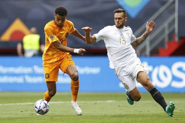 ENSCHEDE, 18-06-2023 , Stadium Grolsch Veste, Nations League 2022 2023 game for the 3rd and 4th place between Netherlands and Italy. (L-R) Netherlands player Cody Gakpo, Italy player Rafael Toloi Netherlands - Italy  x21373962x Copyright: