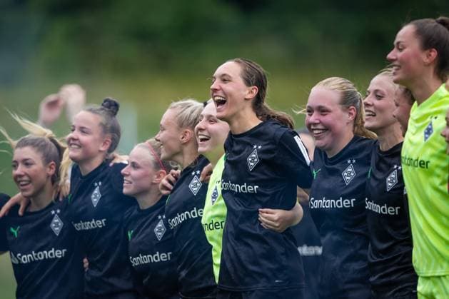 Gladbach players celebrate promotion, SV Elversberg vs Borussia Moenchengladbach, football, women, promotion relegation, 2022 2023 season, 18 06 2023 SV Elversberg vs Borussia Moenchengladbach, football, women, promotion relegation, 2022 2023 season, 18 06 2023 Copyright: xEibner-Pressefoto AlexanderxNeisx EP_ANS