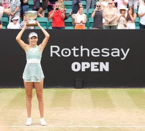 Mandatory Credit: Photo by Ryan Browne Shutterstock (13961302au) Katie Boulter of Great Britain with the Women s Rothesay Open Cup. Rothesay Open, Day Seven, Tennis, Nottingham Tennis Centre, Nottingham, UK - 18 Jun 2023 Rothesay Open, Day Seven, Tennis, Nottingham Tennis Centre, Nottingham, UK - 18 Jun 2023 Copyright: xRyanxBrowne Shutterstockx 13961302au