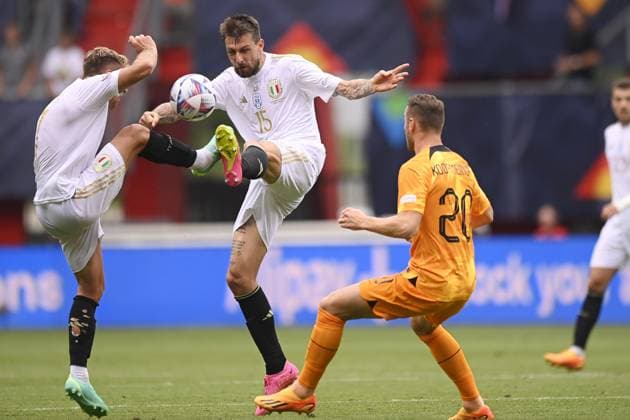 Foto Fabio Ferrari LaPresse 18 Giugno 2023 - Enschede, Paesi Bassi - calcio - Olanda v Italia- Uefa Nations League - Finale 3 4 posto - FC Twente Stadion-Enschede. Nella foto: Francesco Acerbi (Italy) Davide Frattesi (Italy) Teun Koopmeiners (Netherlands) June 18, 2023 Enschede, Netherland - sport, calcio - Netherland v Italy - Uefa Nations League - Final 3 4 place - FC Twente Stadion-Enschede. In the pic: Francesco Acerbi (Italy) Davide Frattesi (Italy) Teun Koopmeiners (Netherlands)  Copyright: xFabioxFerrari LaPressex