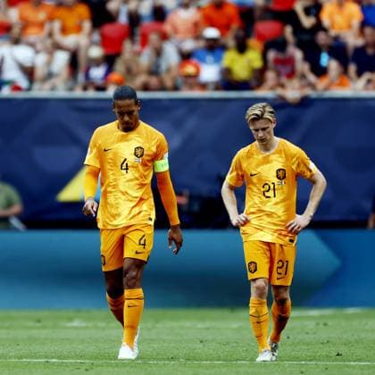 ENSCHEDE - (lr) Virgil van Dijk of Holland, Frenkie de Jong of Holland disappointed during the UEFA Nations League match for third place between the Netherlands and Italy at stadium De Grolsveste on June 18, 2023 in Enschede, Netherlands. ANP KOEN VAN WEEL UEFA Nations League 2022 23 Third-place match 2023 2024 xVIxANPxSportx xxANPxIVx 471911058 originalFilename: 471911058.jpg