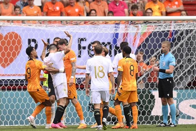 Foto Fabio Ferrari LaPresse 18 Giugno 2023 - Enschede, Paesi Bassi - calcio - Olanda v Italia- Uefa Nations League - Finale 3 4 posto - FC Twente Stadion-Enschede. Nella foto: Francesco Acerbi (Italy) Wout Weghorst (Netherlands) June 18, 2023 Enschede, Netherland - sport, calcio - Netherland v Italy - Uefa Nations League - Final 3 4 place - FC Twente Stadion-Enschede. In the pic: Francesco Acerbi (Italy) Wout Weghorst (Netherlands)  Copyright: xFabioxFerrari LaPressex