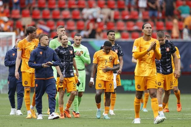 ENSCHEDE, 18-06-2023 , Stadium Grolsch Veste, Nations League 2022 2023 game for the 3rd and 4th place between Netherlands and Italy. Netherlands acknowledges the fans after loss 2-3 Netherlands - Italy  x21374923x Copyright: