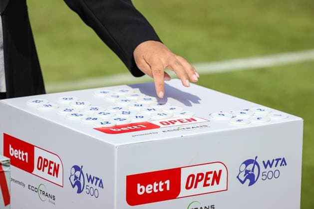 Draw of the main draw with Cristina Romero WTA Supervisor , bett1open presented by ecotrans Group, Berlin, LTTC Rot Weiß Berlin, 18 06 2023, Copyright: xClaudioxGärtnerx
