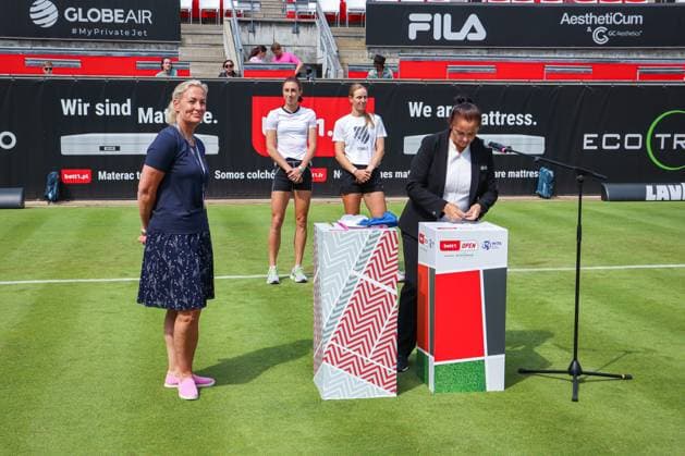 Draw of the main draw with Cristina Romero WTA Supervisor and Barbara Rittner Tournament Director bett1open , bett1open presented by ecotrans Group, Berlin, LTTC Rot Weiß Berlin, 18 06 2023, Copyright: xClaudioxGärtnerx