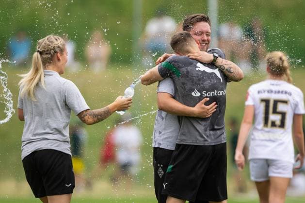 Jonas Spengler coach Borussia Moenchengladbach celebrates with his staff the promotion, SV Elversberg vs Borussia Moenchengladbach, football, women, promotion relegation, season 2022 2023, 18 06 2023 SV Elversberg vs Borussia Moenchengladbach, football, women, promotion relegation, season 2022 2023, 18 06 2023 Copyright: xEibner-Pressefoto AlexanderxNeisx EP_ANS