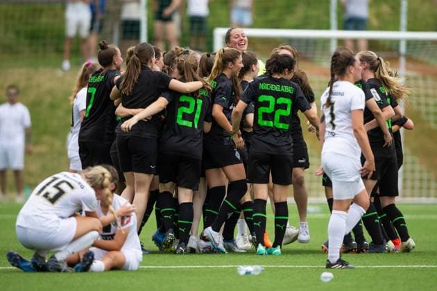 Gladbach celebrates promotion, Elversberg women disappointed in front, SV Elversberg vs Borussia Moenchengladbach, football, women, promotion relegation, season 2022 2023, 18 06 2023 SV Elversberg vs Borussia Moenchengladbach, football, women, promotion relegation, season 2022 2023, 18 06 2023 Copyright: xEibner-Pressefoto AlexanderxNeisx EP_ANS