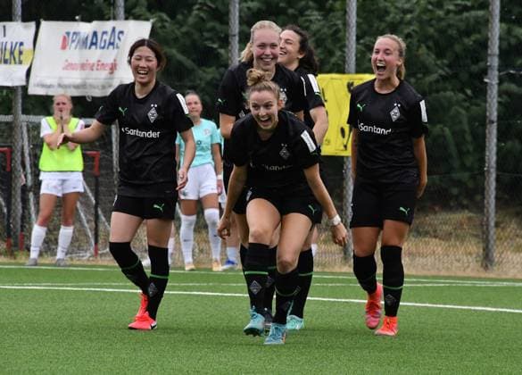 18 06 2023, xspax, football 2 Bundesliga Relegation, SV Elversberg ladies Borussia Mönchengladbach ladies emspor, v l Sarah Schmitz BMG celebrate the goal, The goal celebration to the 0 2 DFL DFB REGULATIONS PROHIBIT ANY USE OF PHOTOGRAPHS as IMAGE SEQUENCES and or QUASI VIDEO Göttelborn