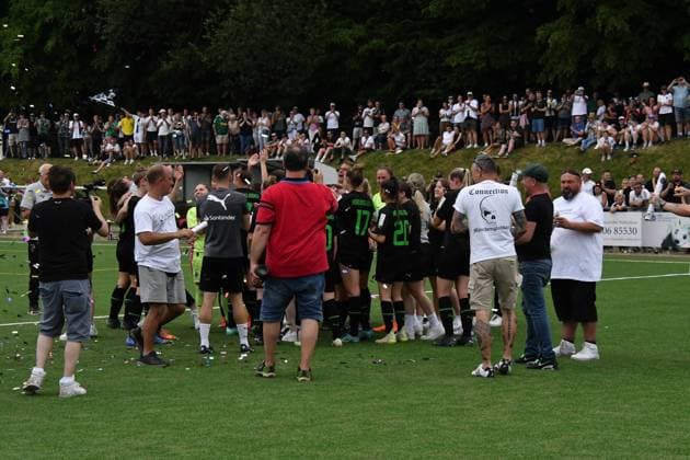 18 06 2023, xspax, football 2 Bundesliga Relegation, SV Elversberg Damen Borussia Mönchengladbach Damen emspor, v l Gladbach jubilate celebrate at the end of the match DFL DFB REGULATIONS PROHIBIT ANY USE OF PHOTOGRAPHS as IMAGE SEQUENCES and or QUASI VIDEO Göttelborn