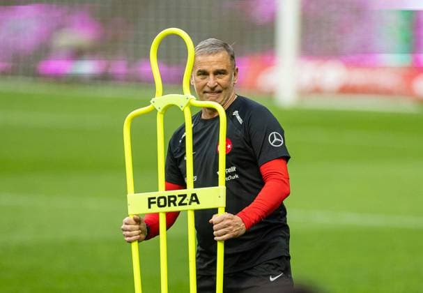 Fußball, Nationalteam Türkei Training Football - UEFA EURO, EM, Europameisterschaft,Fussball 2024 Qualifying - Group D - Turkey v Wales - MD-1 SAMSUN, TURKEY - Sunday, June 18, 2023: Turkey s head coach Stefan Kuntz during a training session at the Samsun 19 MayÄ±s Stadium ahead of the UEFA Euro 2024 Qualifying Group D match between Turkey and Wales. SAMSUN Samsun 19 MayÄ±s Stadium SAMSUN PROVINCE TURKEY  Copyright: xDavidxRawcliffex P2023-06-18-Turkey_Wales_MD-1-94