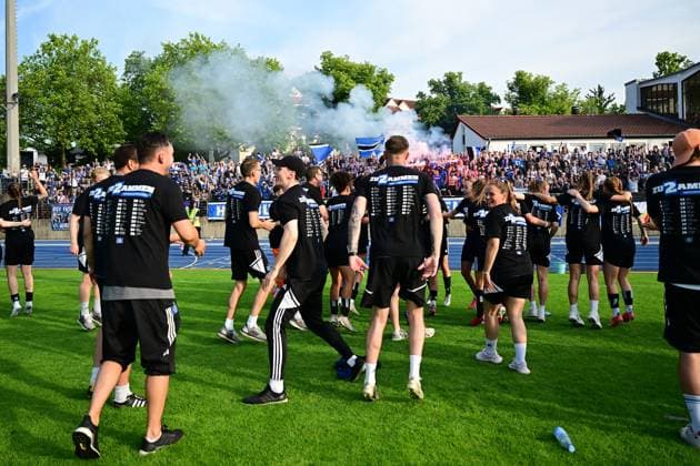 Soccer I Women I Season 2022 2023 I 2 Women Bundesliga Promotion Relegation I FC Viktoria Berlin Hamburger SV I 18 06 2023 jubilation, enthusiasm, euphoria, joy, happiness, cheerfulness at Hamburger SV women after the victory against FC Viktoria Berlin women Berlin Stadium Lichterfelde Viktoria Berlin Germany Copyright: xLobeca FelixxSchlikisx