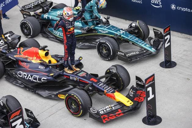 VERSTAPPEN Max (ned), Red Bull Racing RB19, portrait celebrates Red Bull s 100th victory during the Formula 1 Pirelli Grand Prix du Canada, 8th round of the 2023 Formula One World Championship, WM, Weltmeisterschaft from June 16 to 18, 2023 on the Circuit Gilles Villeneuve, in MontrÃ al, Canada - F1 - CANADIAN GRAND PRIX 2023 - RACE DPPI Panoramic  00123021__R5_0873