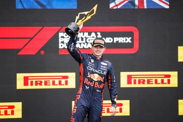 Bilder des Jahres 2023, Sport 06 Juni VERSTAPPEN Max (ned), Red Bull Racing RB19, portrait celebrates Red Bull s 100th victory podium during the Formula 1 Pirelli Grand Prix du Canada, 8th round of the 2023 Formula One World Championship, WM, Weltmeisterschaft from June 16 to 18, 2023 on the Circuit Gilles Villeneuve, in MontrÃ al, Canada - F1 - CANADIAN GRAND PRIX 2023 - RACE DPPI Panoramic  00123021__R5_1287