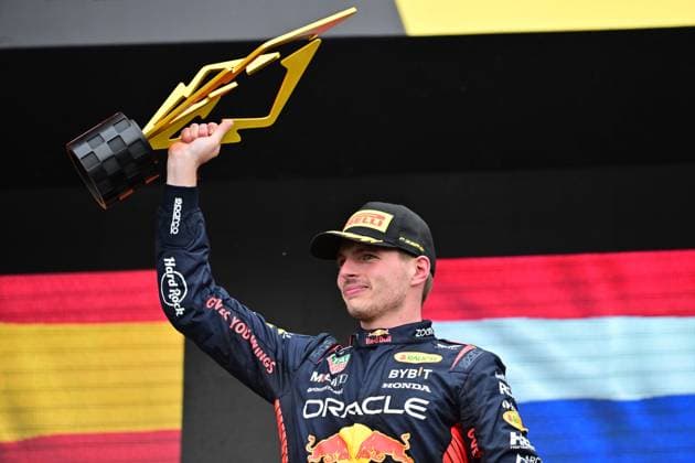 VERSTAPPEN Max (ned), Red Bull Racing RB19, portrait celebrates Red Bull s 100th victory podium during the Formula 1 Pirelli Grand Prix du Canada, 8th round of the 2023 Formula One World Championship, WM, Weltmeisterschaft from June 16 to 18, 2023 on the Circuit Gilles Villeneuve, in MontrÃ al, Canada - F1 - CANADIAN GRAND PRIX 2023 - RACE DPPI Panoramic  00123021_180623-CAN-4164-PVE