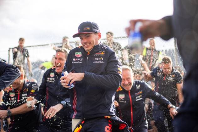 Max Verstappen NED, Oracle Red Bull Racing, 01 and team rejoice over Red Bulls 100 win, CAN, Formula 1 World Championship, Canadian Grand Prix, Circuit de Gilles Villeneuve Montreal, race, 18 06 2023 CAN, Formula 1 World Championship, Canadian Grand Prix, Circuit de Gilles Villeneuve Montreal, race, 18 06 2023 Montreal Copyright: xEibner Memmlerx EP_MMR
