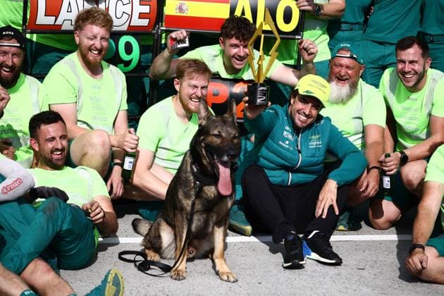 F1 Grand Prix Of Canada Fernando Alonso of Aston Martin Aramco poses for a photo with the team after the Formula 1 Grand Prix of Canada at Circuit Gilles Villeneuve in Montreal, Canada on June 18, 2023. Montreal Canada  Copyright: xJakubxPorzyckix originalFilename:porzycki-f1grandp230618_npCOC.jpg