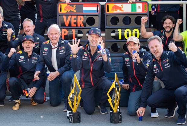June 18, 2023, Montreal, PQ, Canada: Team Red Bull including drivers Max Verstappen, of the Netherlands, left, Sergio Perez of Mexico, second right, and team principle Christian Horner, right, celebrate the team s 100th race win following the Canadian Grand Prix in Montreal, Sunday, June 18, 2023. Max Verstappen, Sergio Perez, Christian Horner, - ZUMAc35_ 20230618_zaf_c35_100 Copyright: xGrahamxHughesx