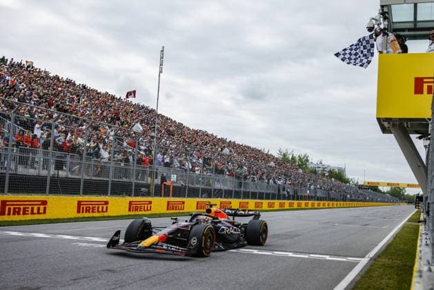 VERSTAPPEN Max (ned), Red Bull Racing RB19, portrait checkered flag, drapeau during the Formula 1 Pirelli Grand Prix du Canada, 8th round of the 2023 Formula One World Championship, WM, Weltmeisterschaft from June 16 to 18, 2023 on the Circuit Gilles Villeneuve, in MontrÃ al, Canada - F1 - CANADIAN GRAND PRIX 2023 - RACE DPPI Panoramic  00123021__R5_0803