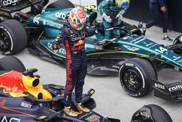 VERSTAPPEN Max (ned), Red Bull Racing RB19, portrait celebrates Red Bull s 100th victory during the Formula 1 Pirelli Grand Prix du Canada, 8th round of the 2023 Formula One World Championship, WM, Weltmeisterschaft from June 16 to 18, 2023 on the Circuit Gilles Villeneuve, in MontrÃ al, Canada - F1 - CANADIAN GRAND PRIX 2023 - RACE DPPI Panoramic  00123021__R5_0882