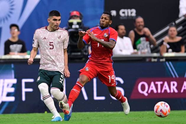 RECORD DATE NOT STATED CONCACAF NATIONS LEAGUE 2022-2023 Panama vs Mexico Third Place (L-R), Johan Vasquez of Mexico and Alberto Quintero of Panama during the game Panama vs Mexico (Mexican national team, Nationalteam , corresponding to Third Place of Final Four of the CONCACAF Nations League 2022-2023, at Allegiant Stadium, on June 18, 2023. <br><br> (I-D), Johan Vasquez de Mexico y Alberto Quintero de Panama durante el partido Panama vs Mexico (Seleccion Mexicana), correspondiente por el Tercer Lugar de la Final Four de la Liga de Naciones CONCACAF 2022-2023, en el Allegiant Stadium, el 18 de junio de 2023. LAS VEGAS NEVADA ESTADOS UNIDOS Copyright: xJorgexMartinezx 20230618170858_CNL_23_3RD_PAN_MEX_VASQUEZ118