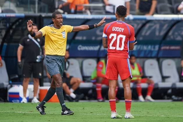 RECORD DATE NOT STATED CONCACAF NATIONS LEAGUE 2022-2023 Panama vs Mexico Third Place Referee Daneo Parchment of Anibal Godoy of Panama during the game Panama vs Mexico (Mexican national team, Nationalteam , corresponding to Third Place of Final Four of the CONCACAF Nations League 2022-2023, at Allegiant Stadium, on June 18, 2023. <br><br> Daneo Parchment y Anibal Godoy de Panama durante el partido Panama vs Mexico (Seleccion Mexicana), correspondiente por el Tercer Lugar de la Final Four de la Liga de Naciones CONCACAF 2022-2023, en el Allegiant Stadium, el 18 de junio de 2023. LAS VEGAS NEVADA ESTADOS UNIDOS  Copyright: xCristianxdexMarchenax 20230618174314_CNL_23_3RD_PAN_MEX_PARCHMENT234