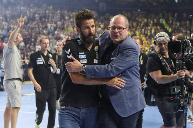 18 06 2023, xgox, handball EHF Champions League final, SC Magdeburg Barlinek Industria Kielce v l Bennet Wiegert Magdeburg, coach , Marc Henrik Schmedt Magdeburg jubilation over the victory, cheering after the end of the game Koeln