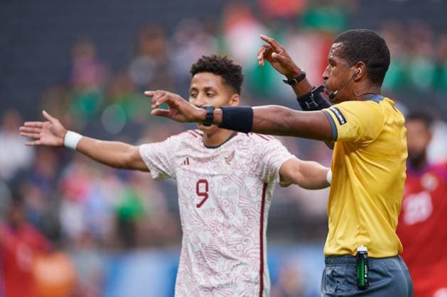 RECORD DATE NOT STATED CONCACAF NATIONS LEAGUE 2022-2023 Panama vs Mexico Third Place Referee Daneon Parchment of Jamaica during the game Panama vs Mexico (Mexican national team, Nationalteam , corresponding to Third Place of Final Four of the CONCACAF Nations League 2022-2023, at Allegiant Stadium, on June 18, 2023. <br><br> Arbitro Daneon Parchment de Jamaica durante el partido Panama vs Mexico (Seleccion Mexicana), correspondiente por el Tercer Lugar de la Final Four de la Liga de Naciones CONCACAF 2022-2023, en el Allegiant Stadium, el 18 de junio de 2023. LAS VEGAS NEVADA ESTADOS UNIDOS  Copyright: xCristianxdexMarchenax 20230618175011_CNL_23_3RD_PAN_MEX_PARCHMENT261