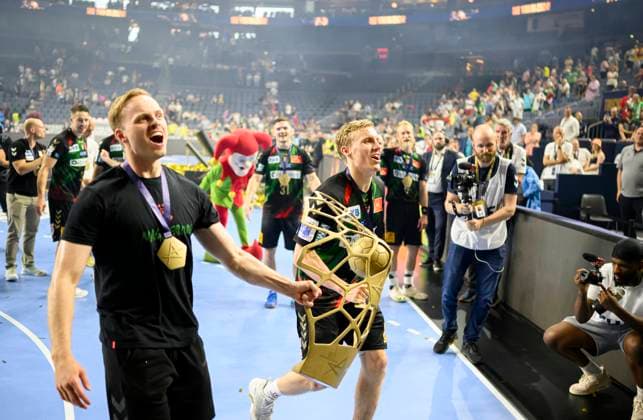 Cheering MD With the cup, f l Omar Ingi MAGNUSSON MD , Gisli KRISTJANSSON MD with the cup, Handball Champions League Final Four, Final, SC Magdeburg MD vs Barlinek Industria Kielce 30 29 n V , on 18 06 2023 in Cologne Germany Â