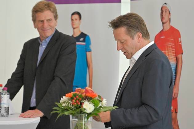 Dietloff von Arnim li presents Ralf Weber with the DTB Award for his lifetime achievement 19 06 2023 Tennis Terra Wortmann Open, ATP World Tour 500, , OWL ARENA, Halle Westfalen , NRW Germany Copyright: xpepphotox xHorstxMauelshagenx pep00321, pep_20230619_hm