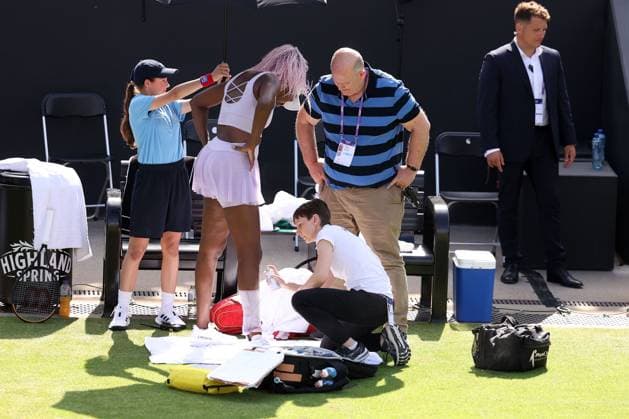 Mandatory Credit: Photo by Ryan Browne Shutterstock (13975088bd) Venus Williams of the USA receives treatment during her match with Camila Giorgi of Italy. Rothesay Classic, Day One, Tennis, Edgbaston Priory Club, Birmingham, UK - 19 Jun 2023 Rothesay Classic, Day One, Tennis, Edgbaston Priory Club, Birmingham, UK - 19 Jun 2023 Copyright: xRyanxBrowne Shutterstockx 13975088bd
