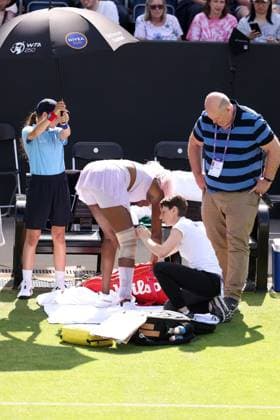 Mandatory Credit: Photo by Ryan Browne Shutterstock (13975088be) Venus Williams of the USA receives treatment during her match with Camila Giorgi of Italy. Rothesay Classic, Day One, Tennis, Edgbaston Priory Club, Birmingham, UK - 19 Jun 2023 Rothesay Classic, Day One, Tennis, Edgbaston Priory Club, Birmingham, UK - 19 Jun 2023 Copyright: xRyanxBrowne Shutterstockx 13975088be