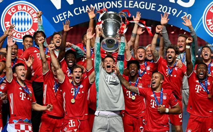 UEFA - Bayern Munich wins Champions League - Lisbon Handout. Editorial Use Only. Manuel Neuer, captain of FC Bayern Munich lifts the UEFA Champions League Trophy following his team s victory in the UEFA Champions League Final match between Paris Saint-Germain and Bayern Munich at Estadio do Lisboa e Benfica on August 23, 2020 in Lisbon, Portugal. Photo by Michael Regan UEFA via ABACAPRESS.COM Lisbon Lisboa Portugal  Copyright: xABACAx 739632_048 ABACAx 739632_048
