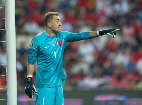 Football - UEFA EURO, EM, Europameisterschaft,Fussball 2024 Qualifying - Group D - Turkey v Wales SAMSUN, TURKEY - Monday, June 19, 2023: Turkey s goalkeeper Mert Günok during the UEFA Euro 2024 Qualifying Group D match between Turkey and Wales at the Samsun 19 MayÄ±s Stadium. SAMSUN Samsun 19 MayÄ±s Stadium SAMSUN PROVINCE TURKEY  Copyright: xDavidxRawcliffex P2023-06-19-Turkey_Wales-36