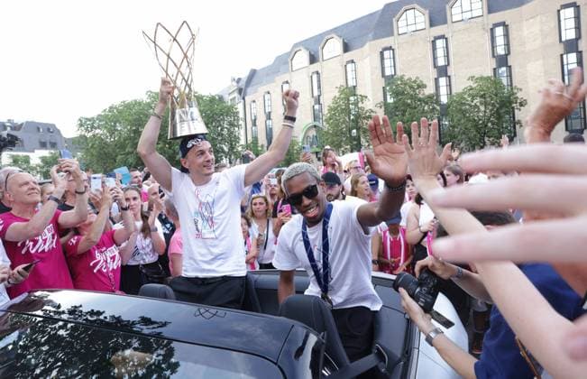 Team farewell at the end of the season at Münsterplatz Here In the car Karsten Tadda, TJ Shorts II Telekom Baskets Bonn