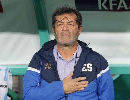 (230620) -- DAEJEON, June 20, 2023 -- El Salvador s head coach Hugo Ernesto Perez reacts prior to a friendly match between South Korea and El Salvador in Daejeon, South Korea, June 20, 2023. (Photo by Xinhua) (SP)SOUTH KOREA-DAEJEON-FOOTBALL-FRIENDLY MATCH-SOUTH KOREA VS EL SALVADOR JamesxLee 