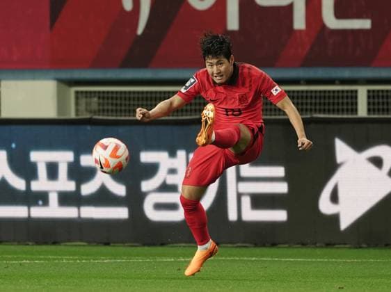 (230620) -- DAEJEON, June 20, 2023 -- Lee Kangin of South Korea shoots the ball during a friendly match between South Korea and El Salvador in Daejeon, South Korea, June 20, 2023. (Photo by Xinhua) (SP)SOUTH KOREA-DAEJEON-FOOTBALL-FRIENDLY MATCH-SOUTH KOREA VS EL SALVADOR JamesxLee 