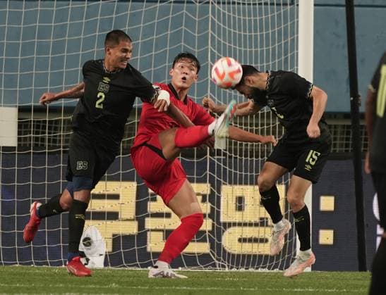 (230620) -- DAEJEON, June 20, 2023 -- Oh Hyeongyu (C) of South Korea competes during a friendly match between South Korea and El Salvador in Daejeon, South Korea, June 20, 2023. (Photo by Xinhua) (SP)SOUTH KOREA-DAEJEON-FOOTBALL-FRIENDLY MATCH-SOUTH KOREA VS EL SALVADOR JamesxLee 