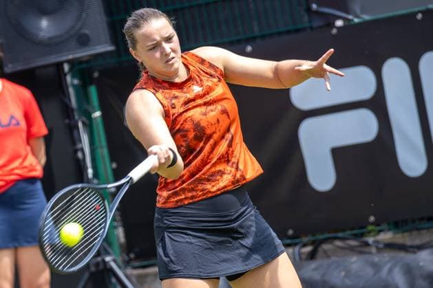 Berlin, 21 06 23, Tennis Grass Court Championships Berlin at Steffi Graf Stadium Women, Doubles, Jule Niemeier and Noma Noha Akugue GER Alexa Guarachi CHI and Erin Routliffe NZL Jule Niemeier Germany returns the ball bett1open 2023 Grass Court Championships Berlin