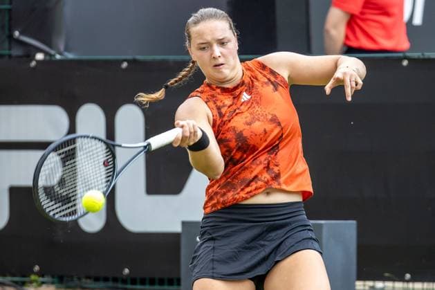 Berlin, 21 06 23, Tennis Grass Court Championships Berlin at Steffi Graf Stadium Women, Doubles, Jule Niemeier and Noma Noha Akugue GER Alexa Guarachi CHI and Erin Routliffe NZL Jule Niemeier Germany returns the ball bett1open 2023 Grass Court Championships Berlin