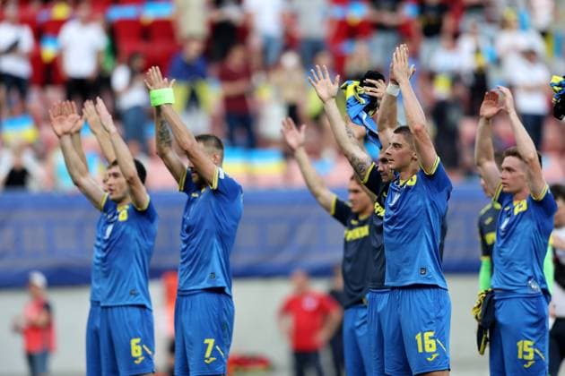 Ukraine v Malta - UEFA EURO, EM, Europameisterschaft,Fussball 2024 European Qualifier TRNAVA, SLOVAKIA - JUNE 19: Taras Stepanenko (L), Andriy Yarmolenko (C), Vitaliy Mykolenko (2nd R) and Viktor Tsygankov (R) of Ukraine salute their team s fans after the UEFA EURO 2024 European qualifying soccer match between Ukraine and Malta at the Stadion Antona Malatinskeho (CITY ARENA), in Trnava, Slovakia , on 19 June 2023. Trnava Trnava Region Ukraine  Copyright: xDomenicxAquilinax originalFilename:aquilina-ukrainev230619_npzNA.jpg